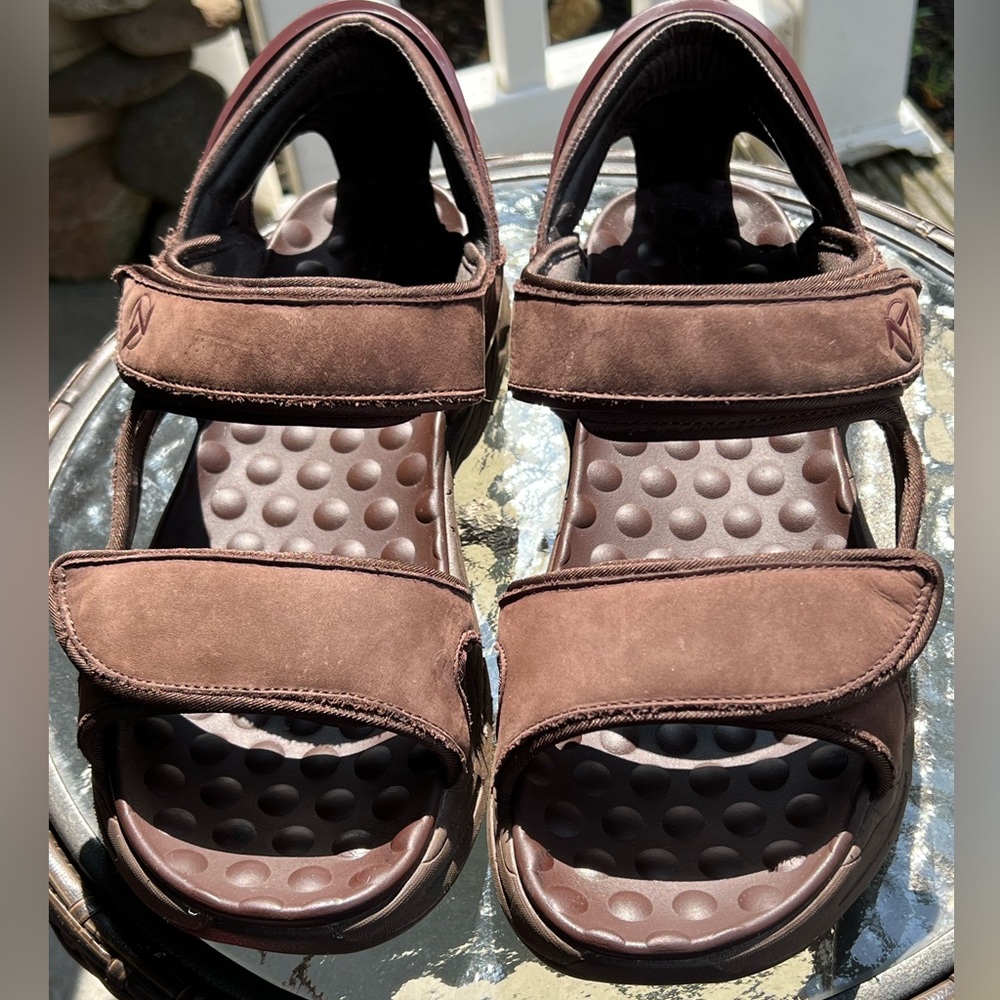 Zebra men’s Desert Sand Easy slip brown leather sandals size 12, style ZSD302